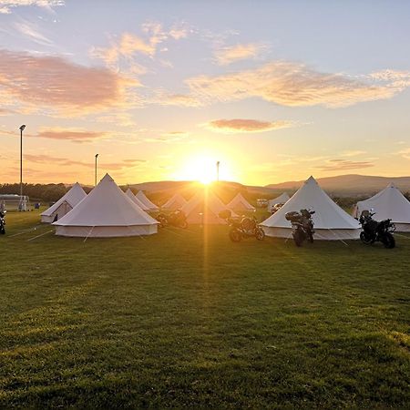 Nine Yards Bell Tents At The Tt - קאסלטאון מראה חיצוני תמונה
